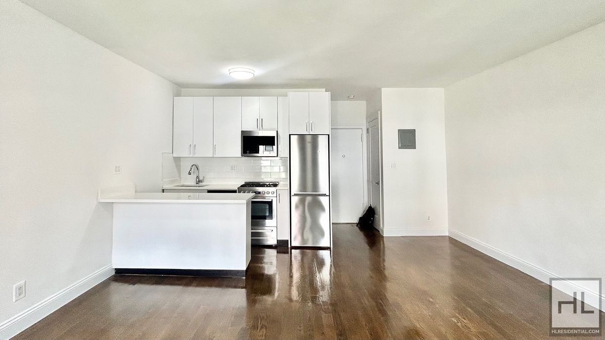 Primary Photo - EAST 65 STREET