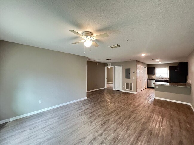Foto del edificio - Modern Comfort Meets Southern Charm at 2BD...