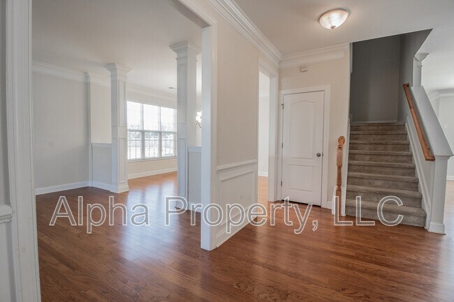 Foto del edificio - 311 Cypress Hill Ct