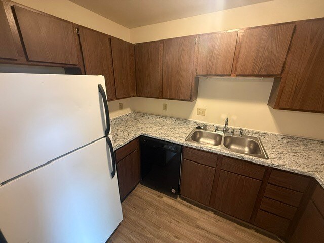 Foto del edificio - 2373 Chalet Gardens Rd