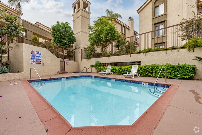Piscina - 2 Bed, 2 Bath Apartment in Paramount
