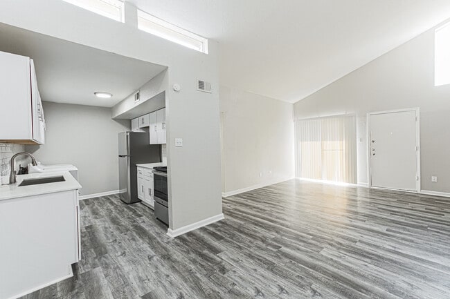 Building Photo - Cypress Parc