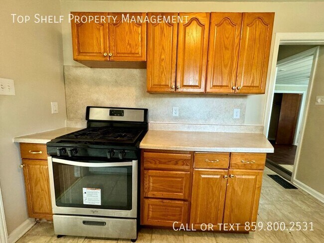 Building Photo - 3 Bedroom with Bonus Room!