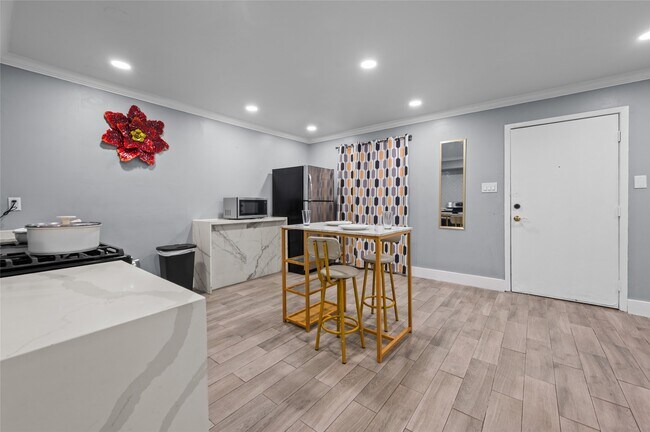Foto del edificio - 3611 Graustark St