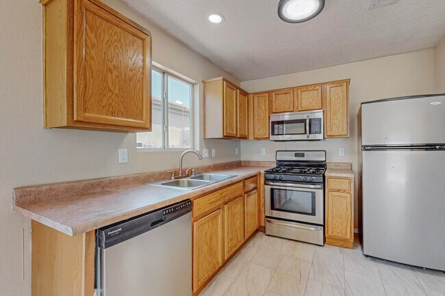 Foto del edificio - Southwest 3 Bedroom  2 Bath with  2 car Ga...
