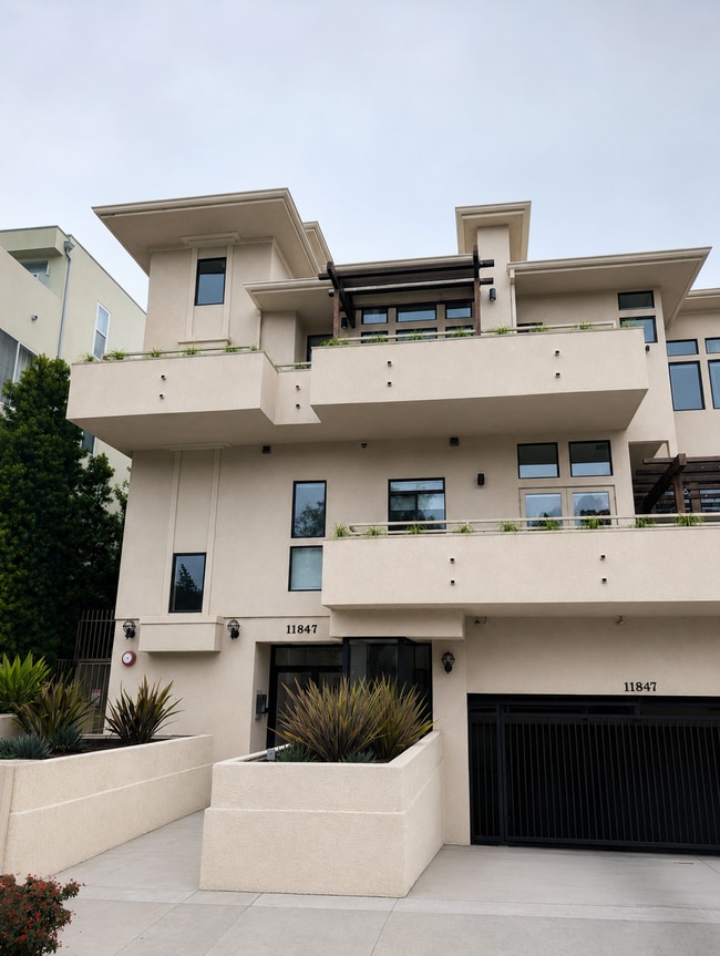 Building Photo - 11847 Laurelwood Dr