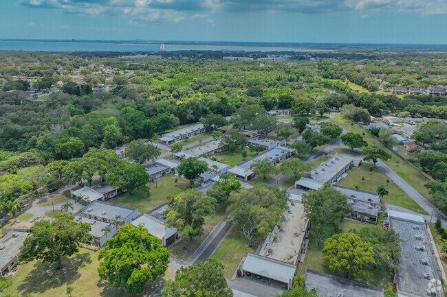 Foto aérea - Mission Hills Condominiums