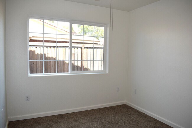 Foto del edificio - Resident Benefit Package Property