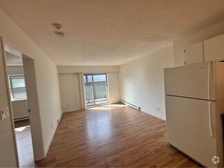 Building Photo - 850-850 Rupert Terrace