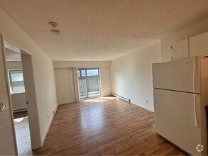 Building Photo - 850-850 Rupert Terrace