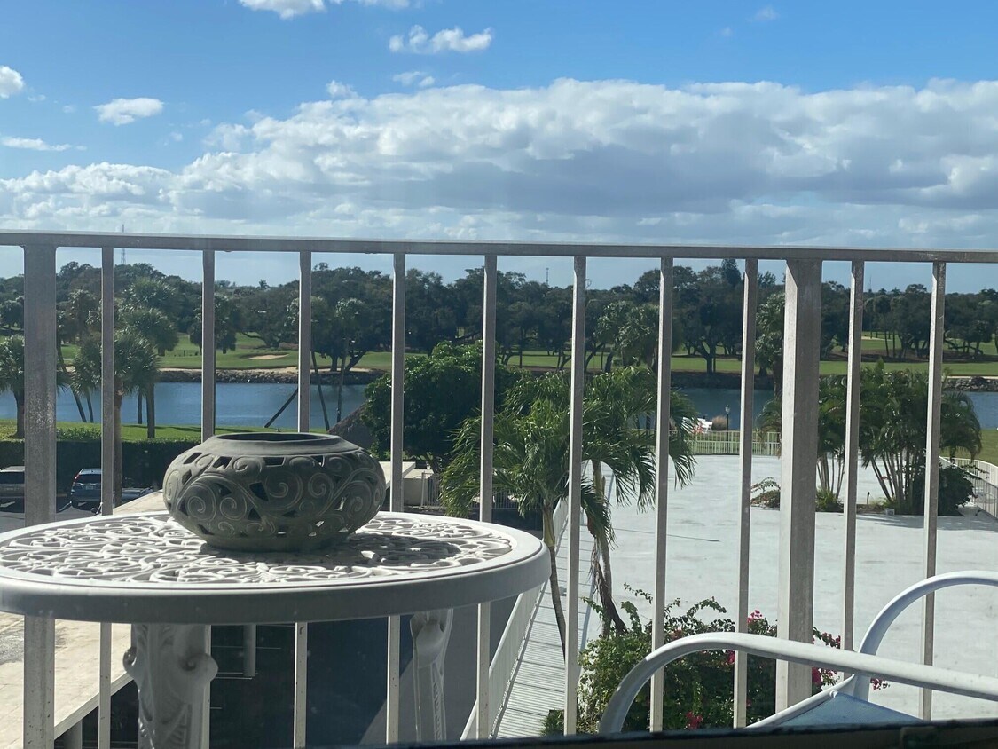 Foto del edificio - 336 Golfview Rd