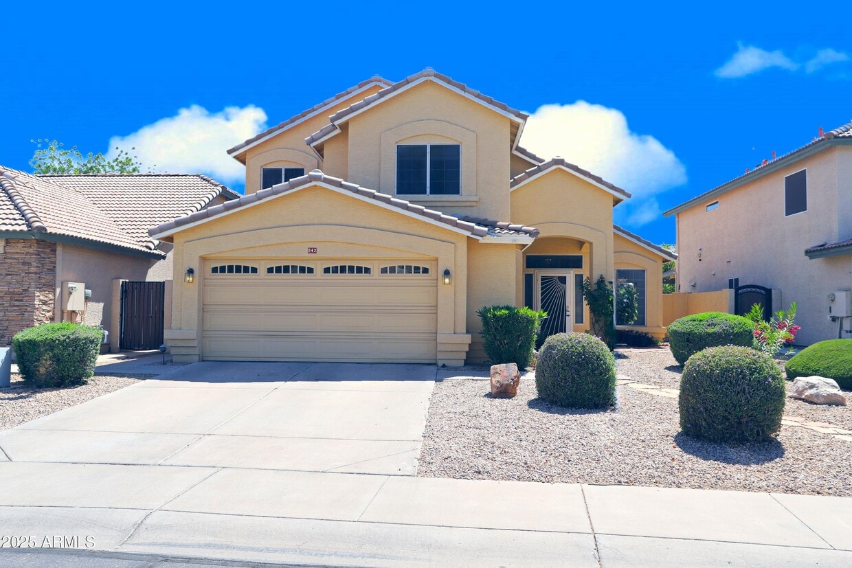 Primary Photo - 842 N Naples Dr