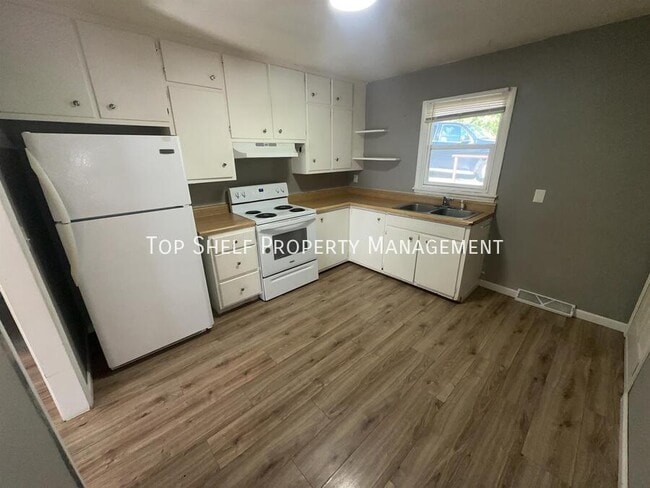 Building Photo - 2427 Welbeck Rd