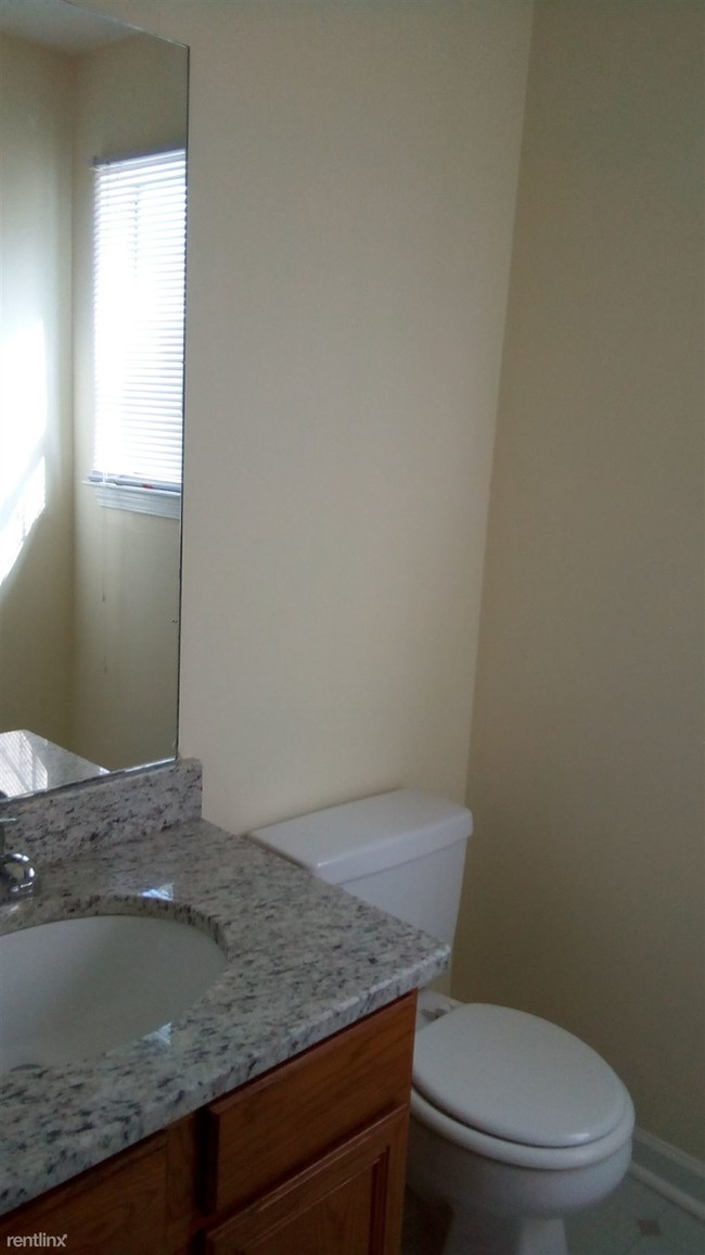Building Photo - 3 br, 2.5 bath House - 6465 Drake Mnr