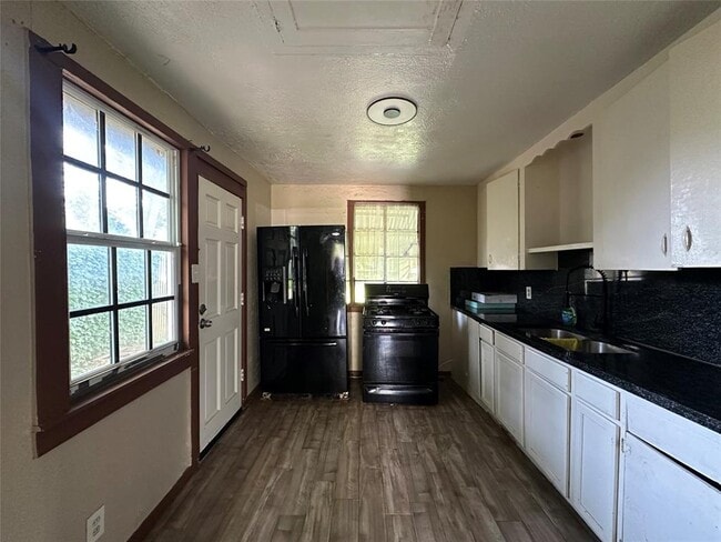 Foto del edificio - 8225 Garland St