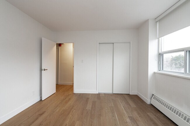 Photo du bâtiment - 190 Jameson Ave