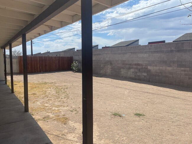 Foto del edificio - Classic 3Bed/2Bath single story home located near Boulder Highway
