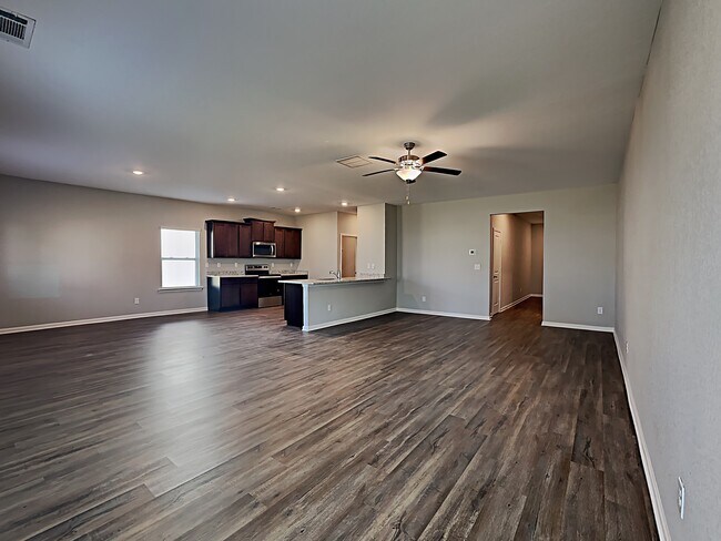 Building Photo - 616 Gleaner Way