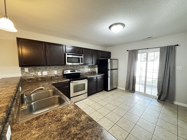 Foto del edificio - 147 Glen Cannon Drive