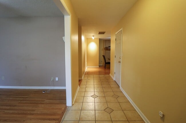 Building Photo - 2 Bed | 3 Bath with In-Ground Pool in Cent...