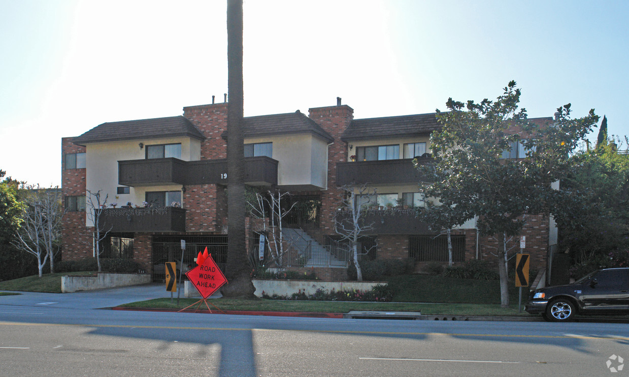 Building Photo - 1969 S Beverly Glen Blvd