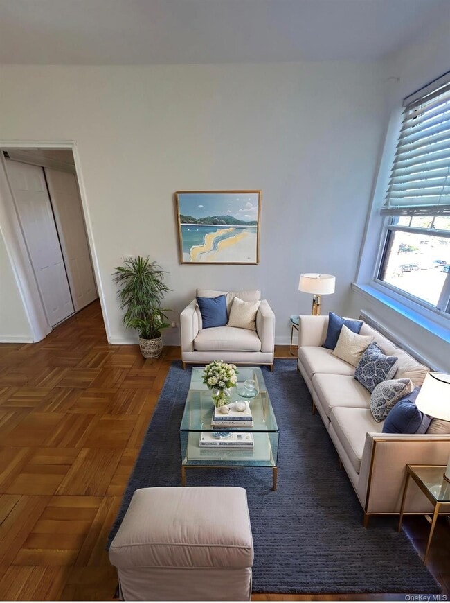 Foto del edificio - 210 Pelham Rd