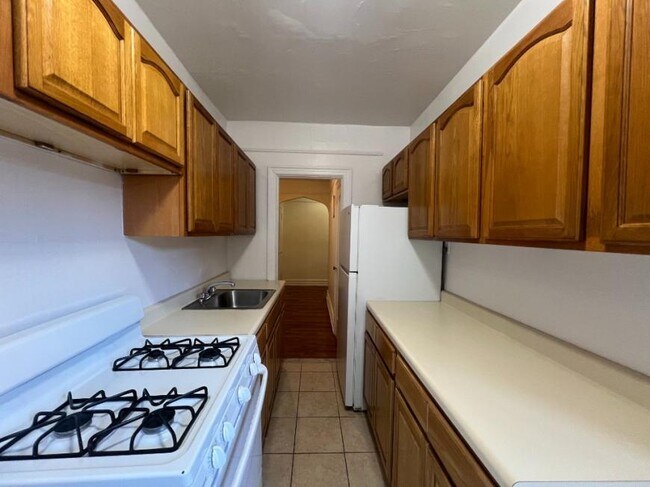 Foto del edificio - 1 bedroom in SUNNYSIDE NY 11104