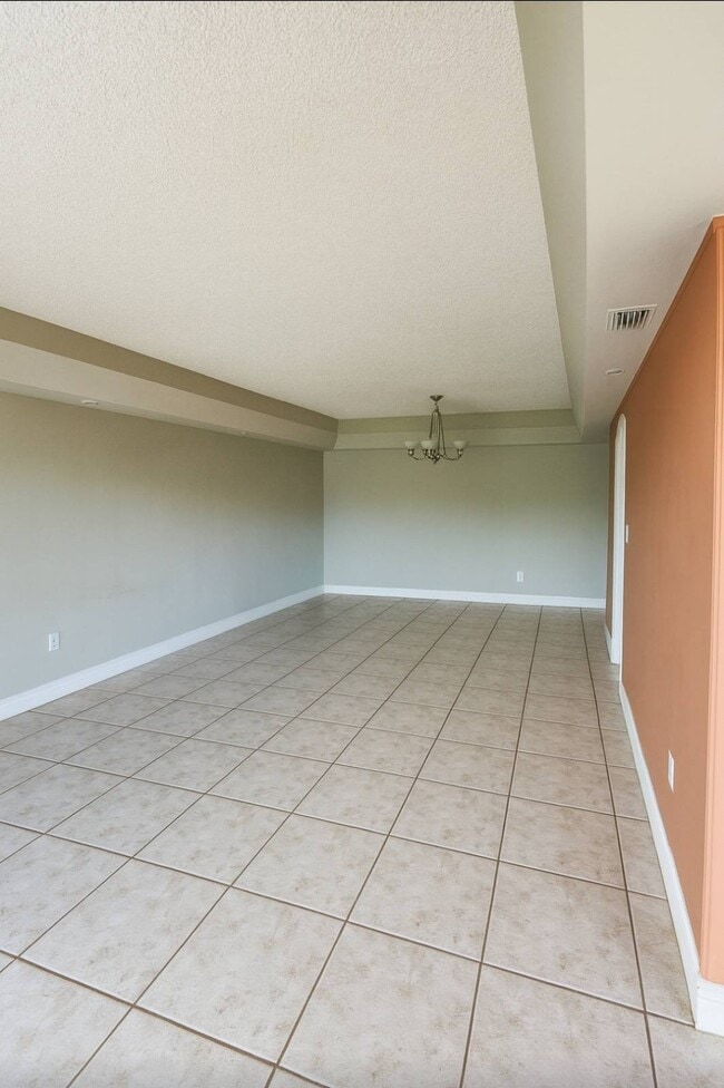 Building Photo - 5900 SW 127th Ave