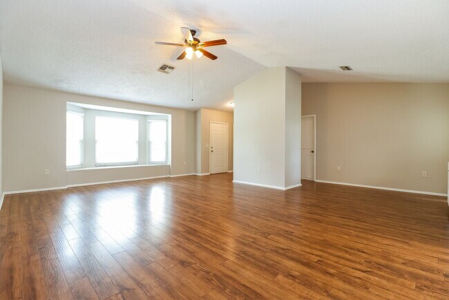 Foto del edificio - 5113 Gardendale Ln