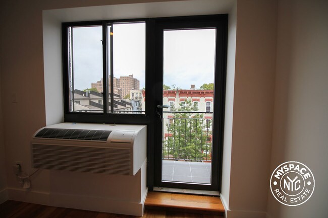 Foto del edificio - 224 Vernon Ave