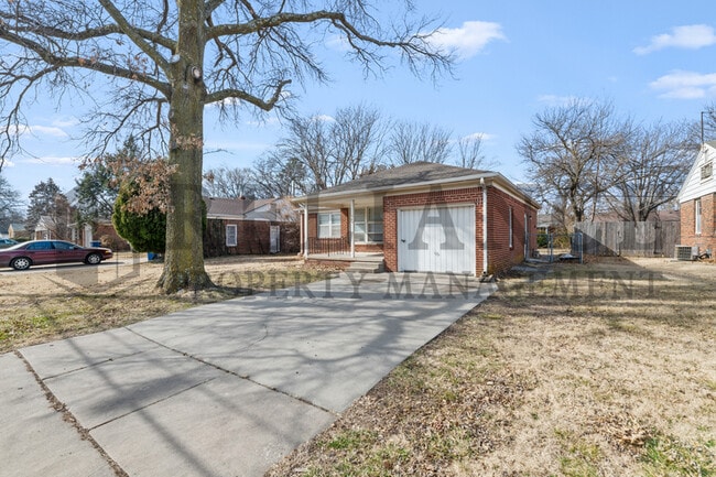 Foto del edificio - 363 N Woodlawn Blvd