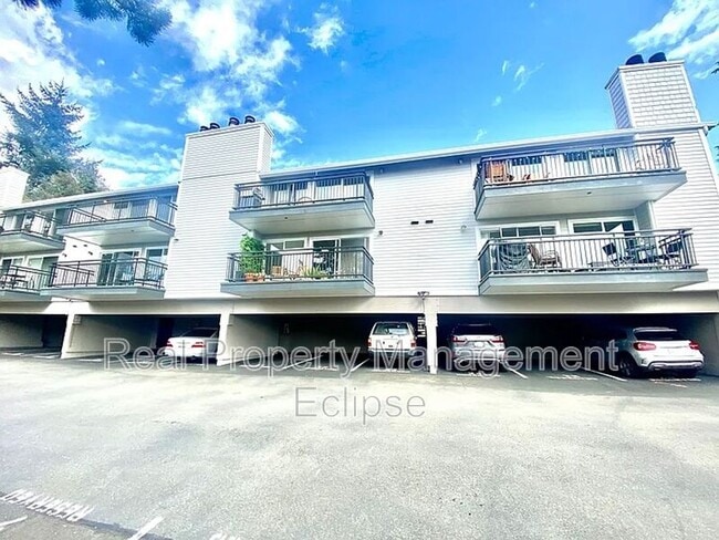 Building Photo - 10110 NE 60th St