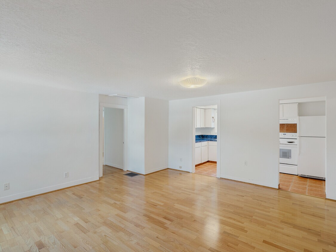 Living space - 1215 SE Lexington St
