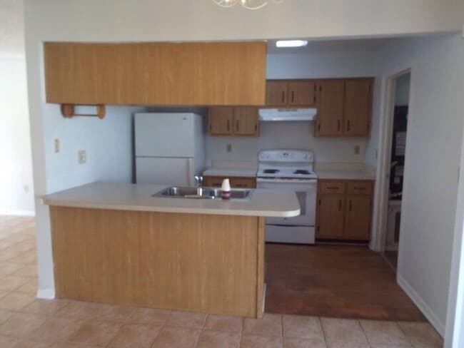 Building Photo - Duplex in Poinciana