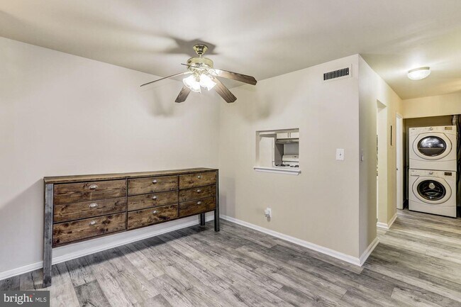 Foto del edificio - 5920 Cove Landing Rd