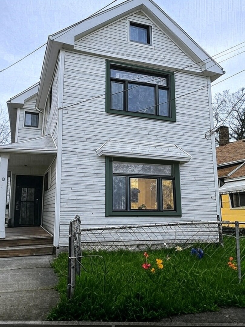 3164 W 48th St Cleveland, OH 44102 – photo 1