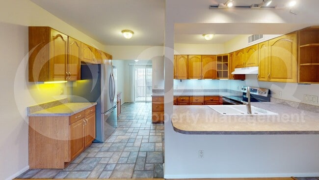 Building Photo - 2650 S Oakenshield Way