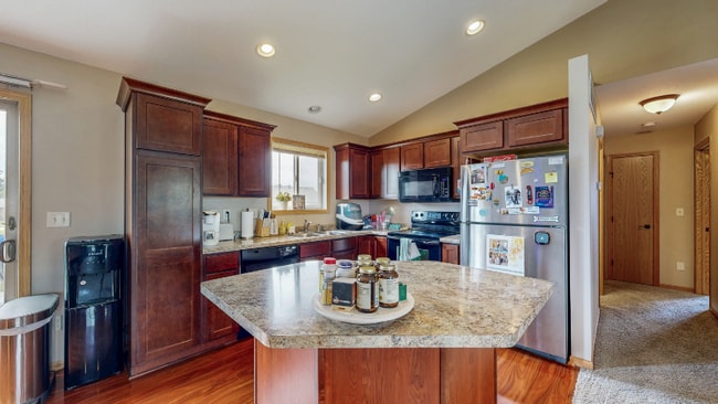 Building Photo - 4024 Stone Point Dr NE
