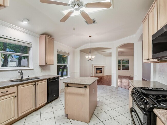 Building Photo - 1804 Castleguard Way