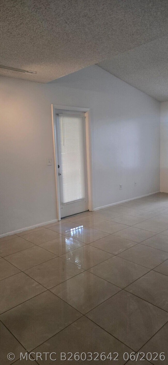 Foto del edificio - 4441 W McNab Rd