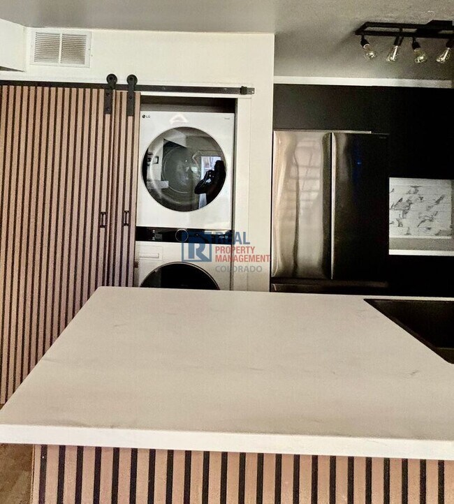 Foto del edificio - 5041 Garrison St