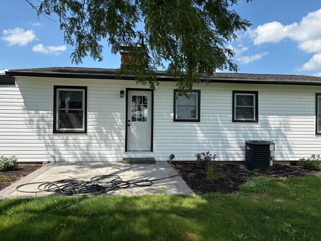 Foto del edificio - Country Ranch Home with 3 Bedroom 1 Bath for Rent