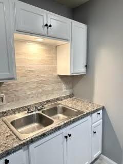 Foto del edificio - 6916 Hirsch Rd