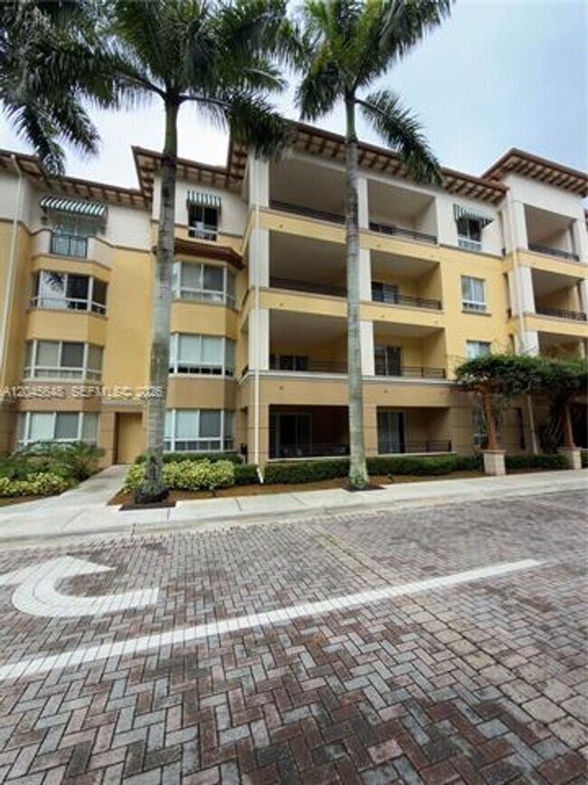 Foto del edificio - 16100 Emerald Estates Dr