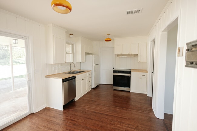 Building Photo - 3114 Richmond Hill Dr