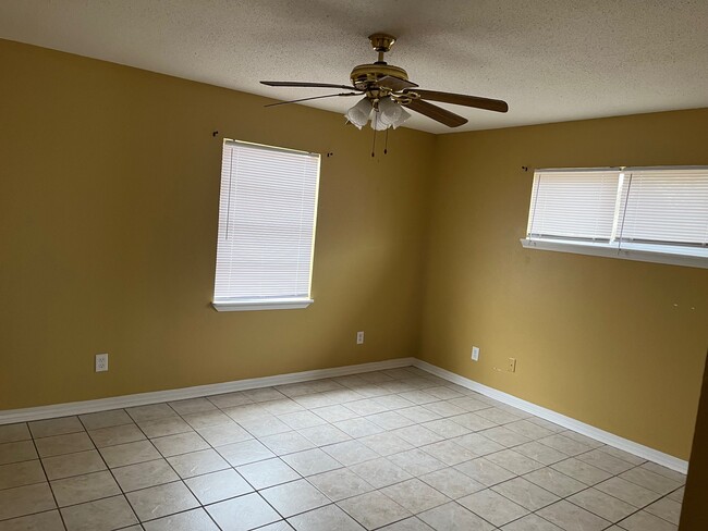 Foto del edificio - 115 Alicia St