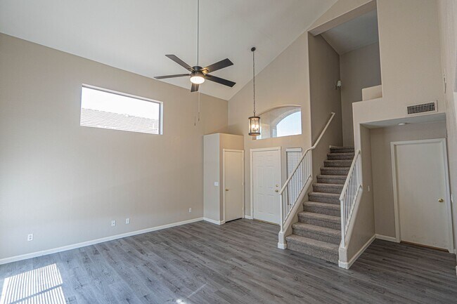 Foto del edificio - Lovely 3 bed/2.5 bath in Lindsay Ranch!
