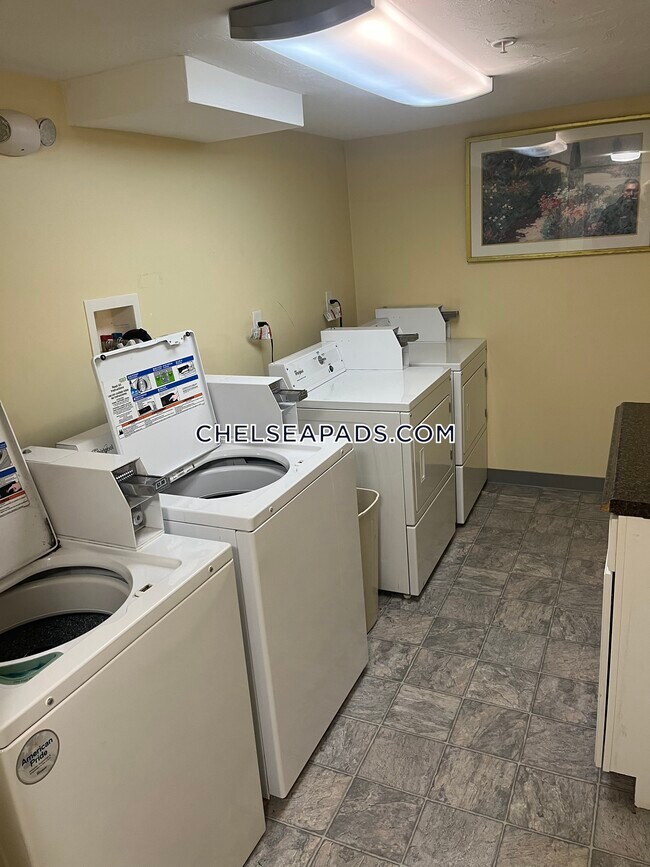 117 Library St Unit 3, Chelsea, MA 02150 Room for Rent in Chelsea, MA