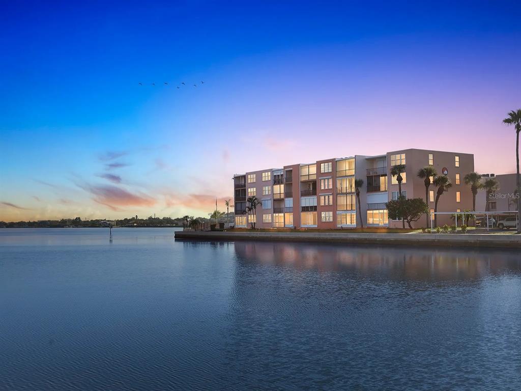 Foto principal - 7665 Sun Island Dr S