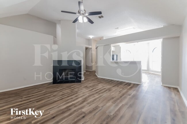Building Photo - 701 Long Hill Ct